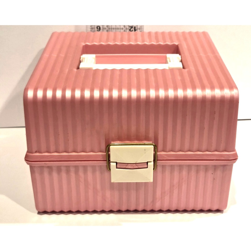 Sassaby Makeup Case - Model 101 Cosmetic Ca se -PEARL PINK Plastic VINTAGE